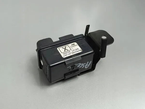 Subaru Ascent pyyhinrele OEM 86121XC000 image 4