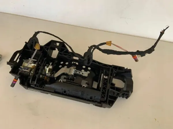 OEM 80A837811 Framre höger dörrhandtagsram Audi Q5 image 3