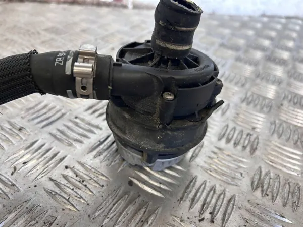 Pompe à eau Maserati Ghibli 2017 OEM 670005347 image 3