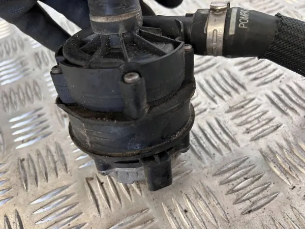 Pompe à eau Maserati Ghibli 2017 OEM 670005347 image 5