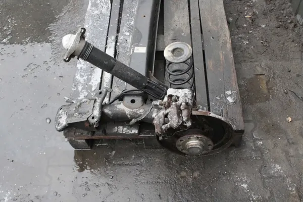 Hinterer Aufhängungsarm OEM 5Q0501049BB - Gebraucht image 3