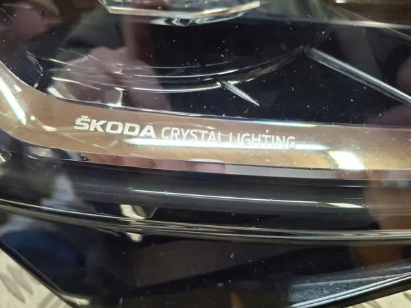 Oikea Etuvalaisin Skoda Superb III Lift LED image 3