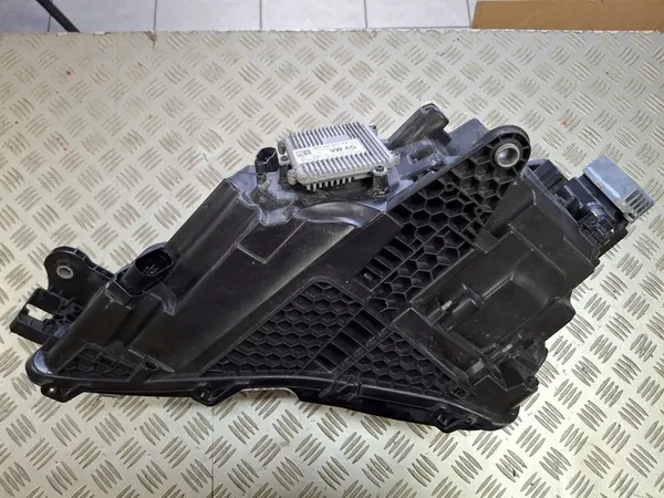 Oikea Etuvalaisin Skoda Superb III Lift LED image 5