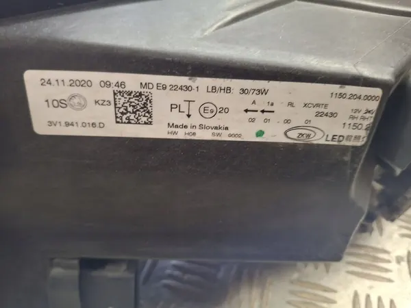 Oikea Etuvalaisin Skoda Superb III Lift LED image 7