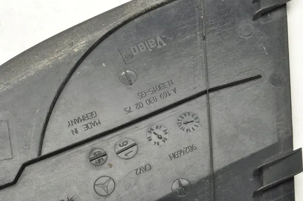 Junquillo parabrisas Mercedes W169 OEM A1698360018 image 5
