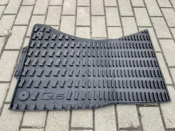 Audi Q5 mattsats OEM 8R1061501 - Begagnad image 2