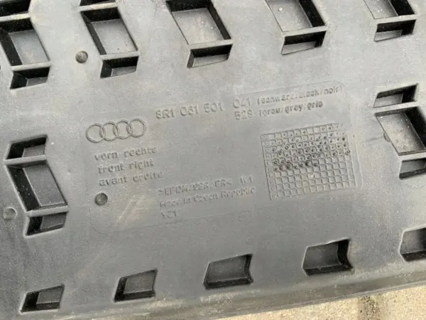 Audi Q5 mattsats OEM 8R1061501 - Begagnad image 4