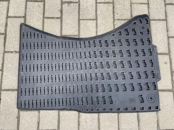 Audi Q5 mattsats OEM 8R1061501 - Begagnad image 5
