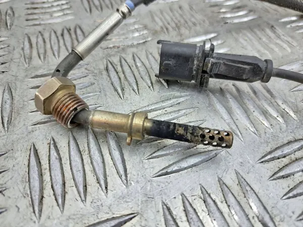 Sensor de temperatura de escape Opel Zafira C 2013 OEM 55596171 image 2