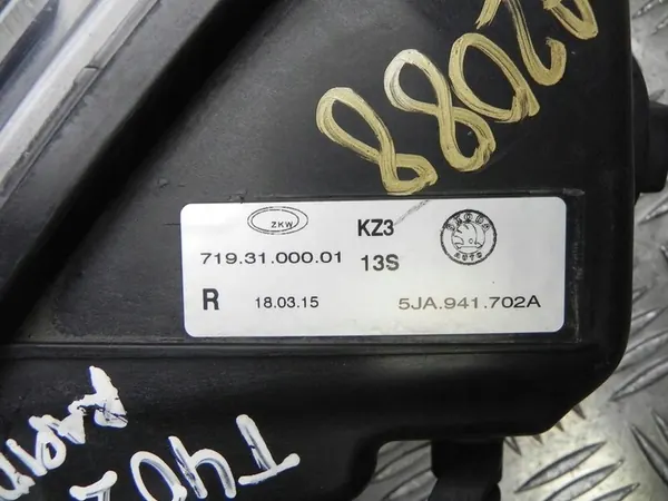 Farol de neblina direito Škoda RAPID 2014 5JA941702A image 2