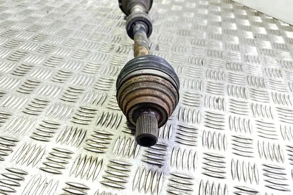 Vänster framaxel VW 2.0L Diesel 2010 image 2