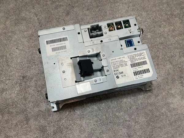 Écran de navigation Jaguar XF OEM 8X2310E889AD image 4