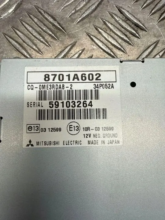 Mitsubishi Radioförstärkare OEM 8701A602 - Begagnad image 3