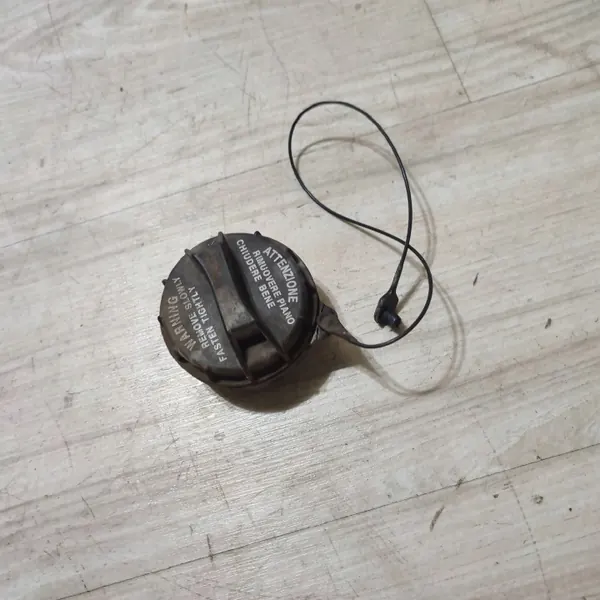 Hyundai i20 Tankdop OEM 27811 - Gebruikt image 2
