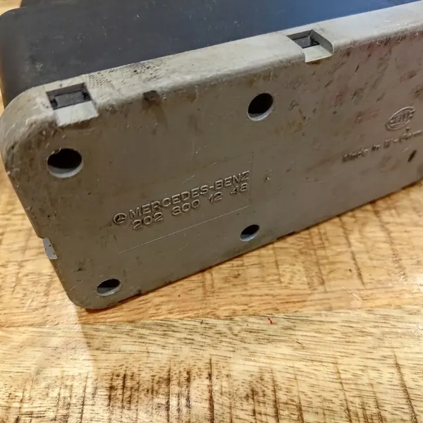 Zentralverriegelungspumpe Mercedes W202 image 2