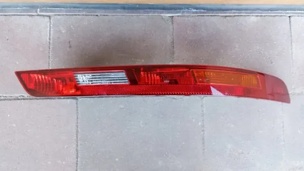 Refletor para-choques traseiro direito Audi Q3 8U OEM 8U0945096B image 2