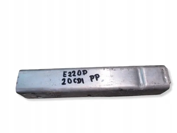 Mercedes-Benz E W238 Jäähdyttimen kiinnityspaneli OEM A2136200400 image 2