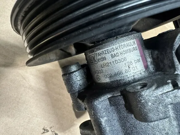 Servostyrningspump Mercedes SL R230 0024668601 image 3