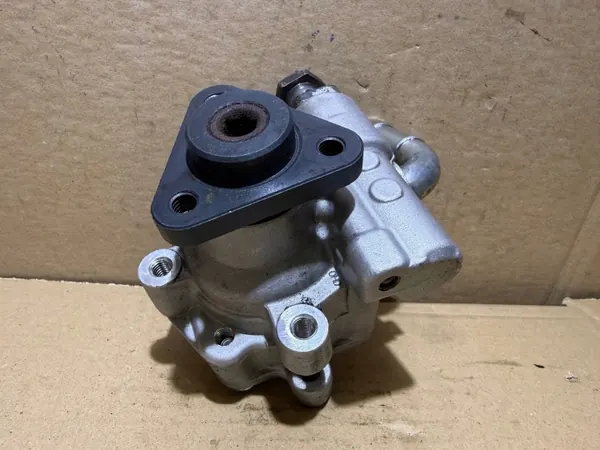 Audi Q7 4L 3.0 TDI ohjauspumppu OEM image 7