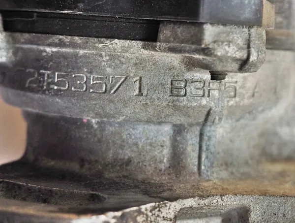 Bobina de encendido Mazda 323 OEM T2T53571 Usado image 7