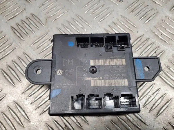 Módulo de puerta Dodge RAM OEM 68055298AJ Delantero derecho image 2