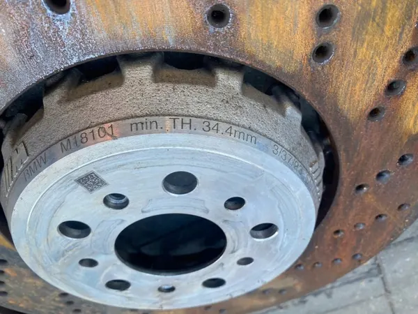 BMW M2G87 Bremscheibe & Bremssattel Satz Vorne image 10