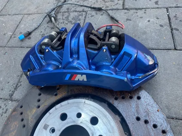 BMW M2G87 Bremscheibe & Bremssattel Satz Vorne image 5