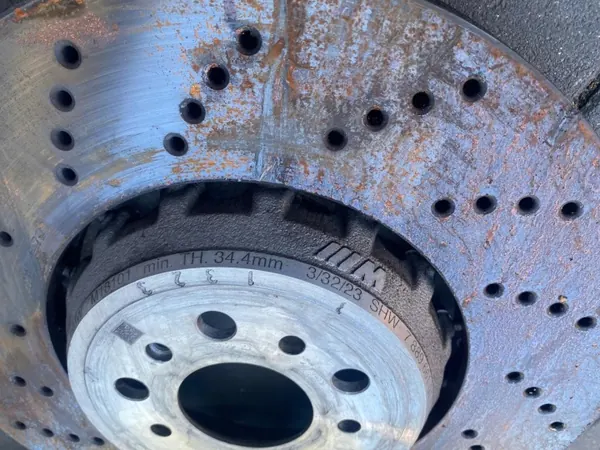 BMW M2G87 Bremscheibe & Bremssattel Satz Vorne image 7