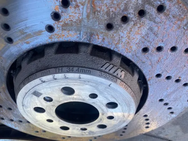BMW M2G87 Bremscheibe & Bremssattel Satz Vorne image 9