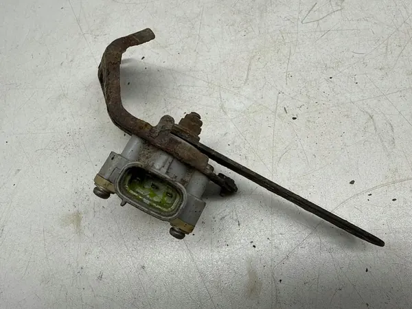 Sensor de suspensão pneumática traseira 2003 Lexus LS 430 OEM 8940850060 image 2