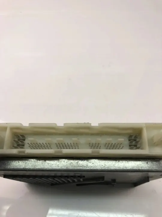 Computadora Transmisión Volvo OEM 22587018 Usado image 3