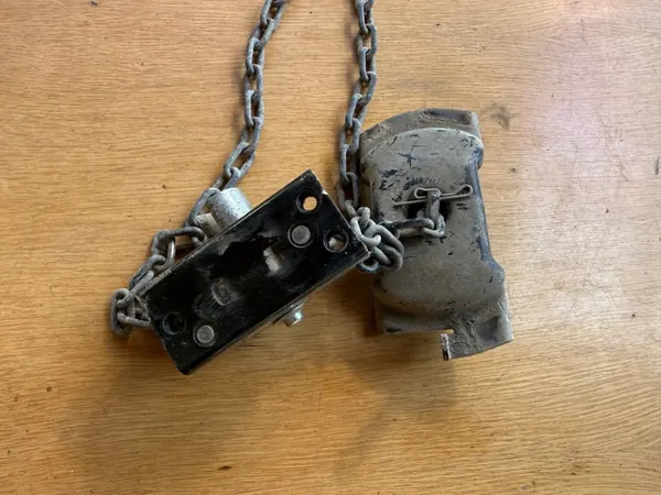 Treuil de roue de secours OEM pour Hilux VIII 8 - Occasion image 4