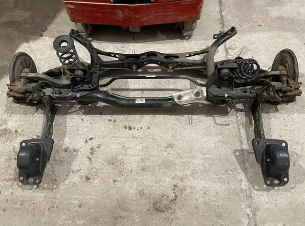 Viga suspensión OEM 5Q0505315H para VW Golf VII image 2