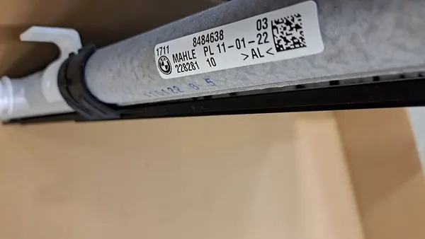 Radiador BMW G30 G11 OEM 8484638 image 3