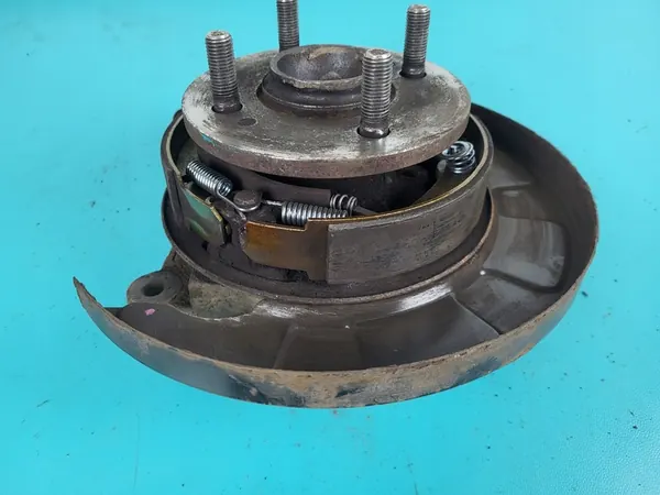 HYUNDAI I20 1.2 Achterste linker ankerplaat image 4