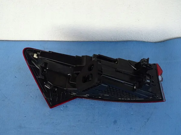 Luz trasera derecha Skoda Kodiaq GT image 4