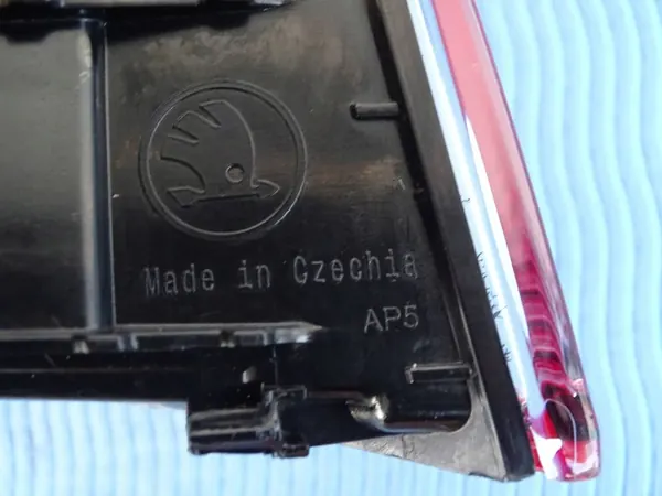 Luz trasera derecha Skoda Kodiaq GT image 5