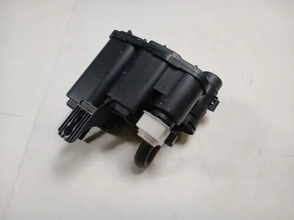 Filtre à charbon vapeur essence OEM 68184532AD Chrysler image 3