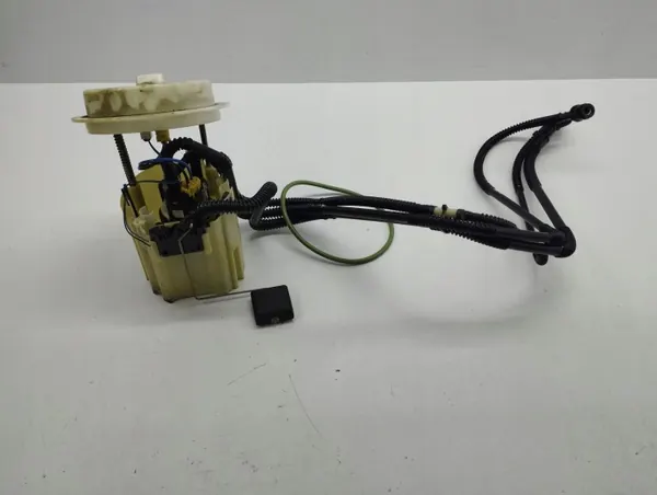 Bomba de combustible Mercedes-Benz OEM A20447005 C W204 image 2