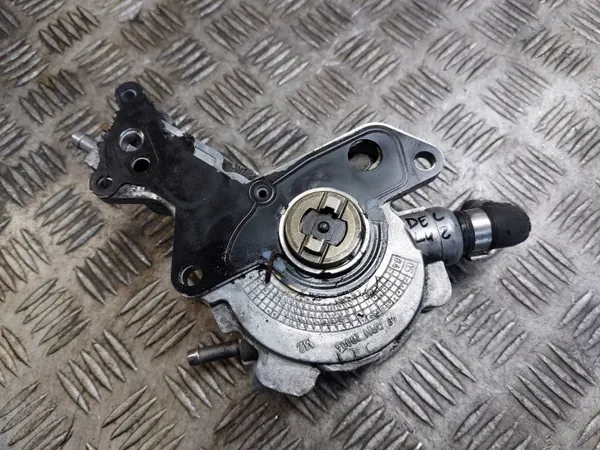 Tyhjiöpumppu OEM 038145209K VW Golf V 1.9 TDI:lle image 2