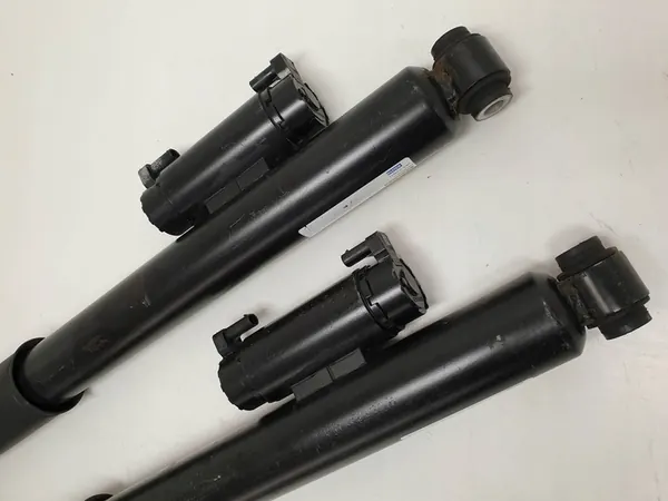 AIRMATIC STÖTDÄMPARE MERCEDES W213 A2133202200 image 3