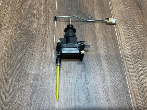 Mercedes-Benz dörrlåsaktuator OEM A1248002175 image 2