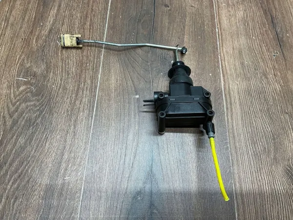 Mercedes-Benz dörrlåsaktuator OEM A1248002175 image 5