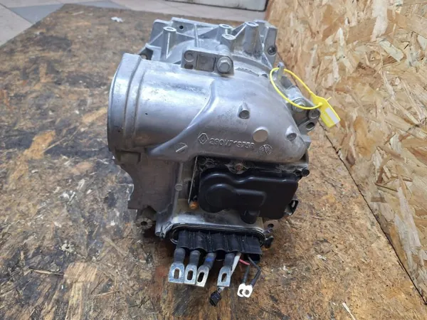 Motor elétrico Nissan usado OEM 5AQ609 image 3