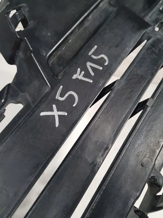 BMW X5 F15 Etupuskuri Oikea Ritilä 51117307994 image 4