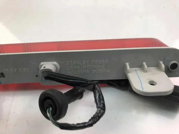 Jarrulamppu Nissan Micra IV OEM P9588 - Käytetty image 3