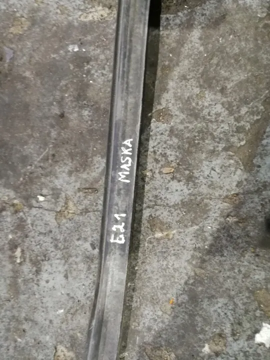 Joint de capot BMW E21 OEM - Pièce d'origine usagée image 3