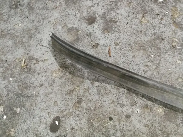 Joint de capot BMW E21 OEM - Pièce d'origine usagée image 4