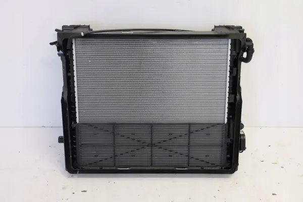 Jäähdytin OEM 7925806 BMW i7 G70 - Käytetty image 2