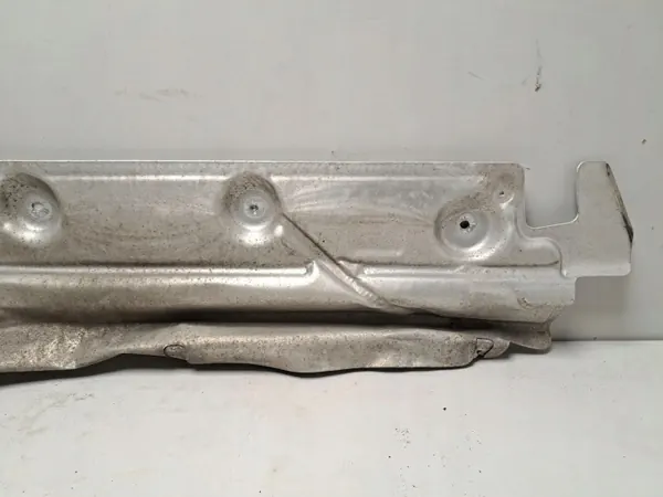 Escudo térmico BMW X5 G05 OEM 7424936 - Usado image 3